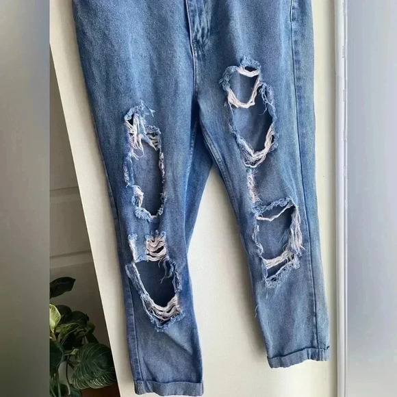 Nasty Gal Very Distressed High Rise Cropped Mom Jeans Medium Wash Size 12 - Picture 3 of 8